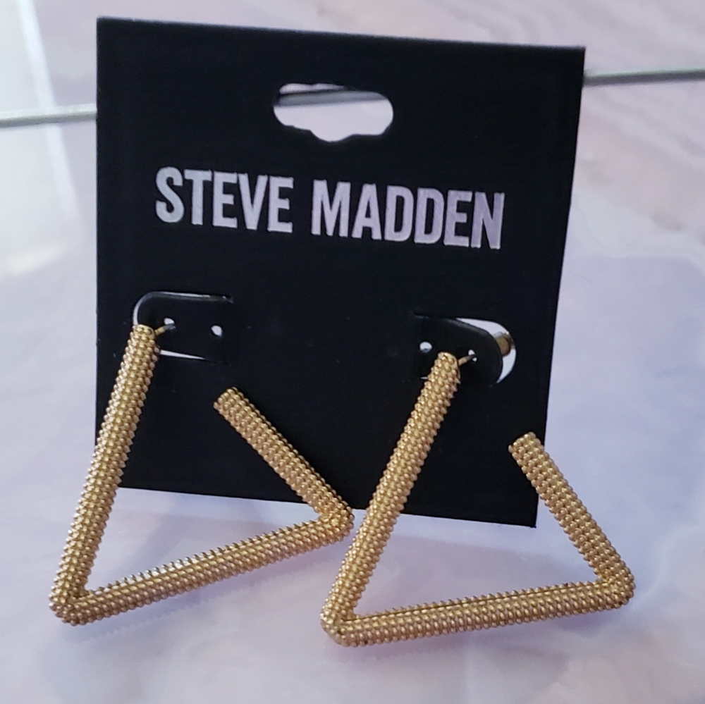 Steve Madden Womens Gold Tone Triangle Stud Earrings